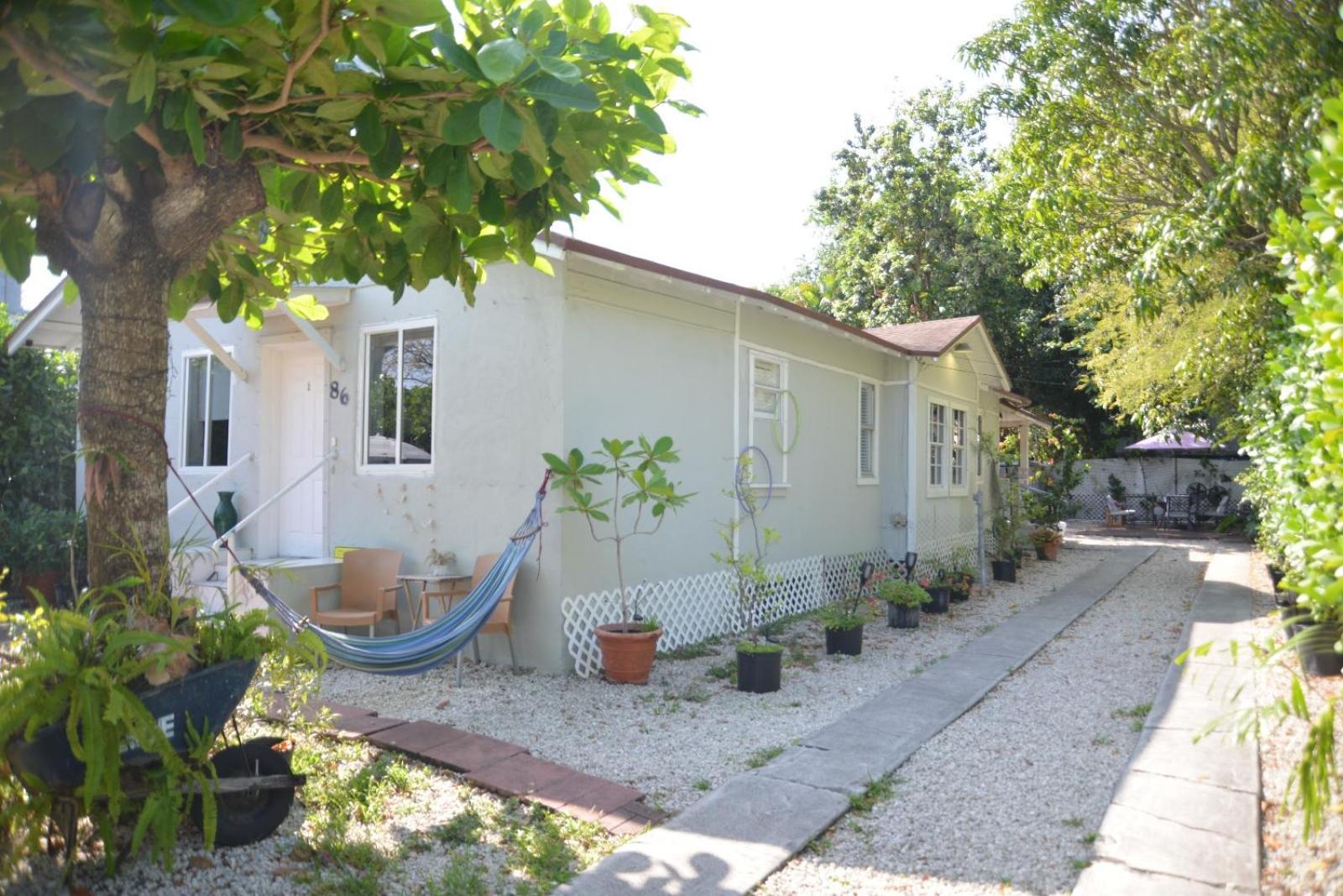 Deluxe In Location In A 2 Bedrooms Unit - Parking, Laundry And Luggage Storage Guest house