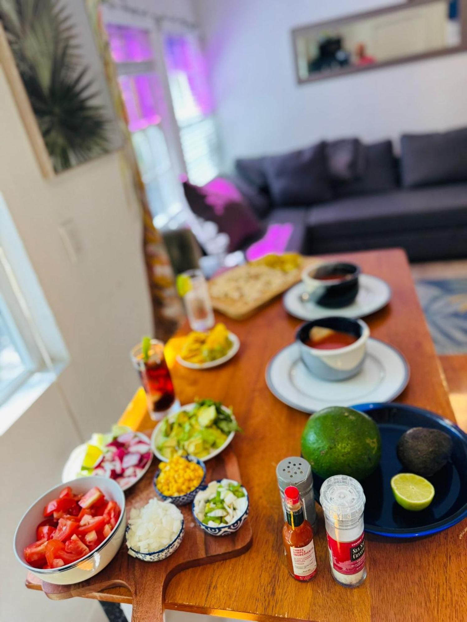 Guest house Deluxe In Location In A 2 Bedrooms Unit - Parking, Laundry And Luggage Storage *